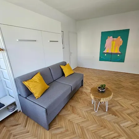 The Door - Center, Terrace & Free Parking *