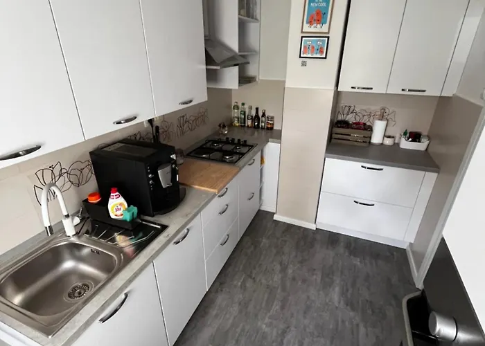 公寓 The Door 波斯托伊纳